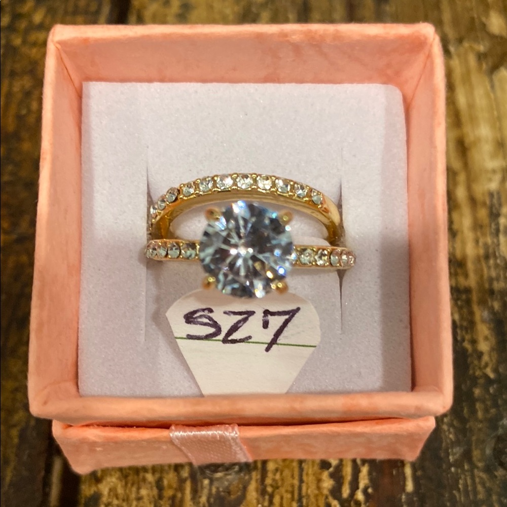 💍💎💕 Elegant Gold plated and Cz diamond Ring sz 7
